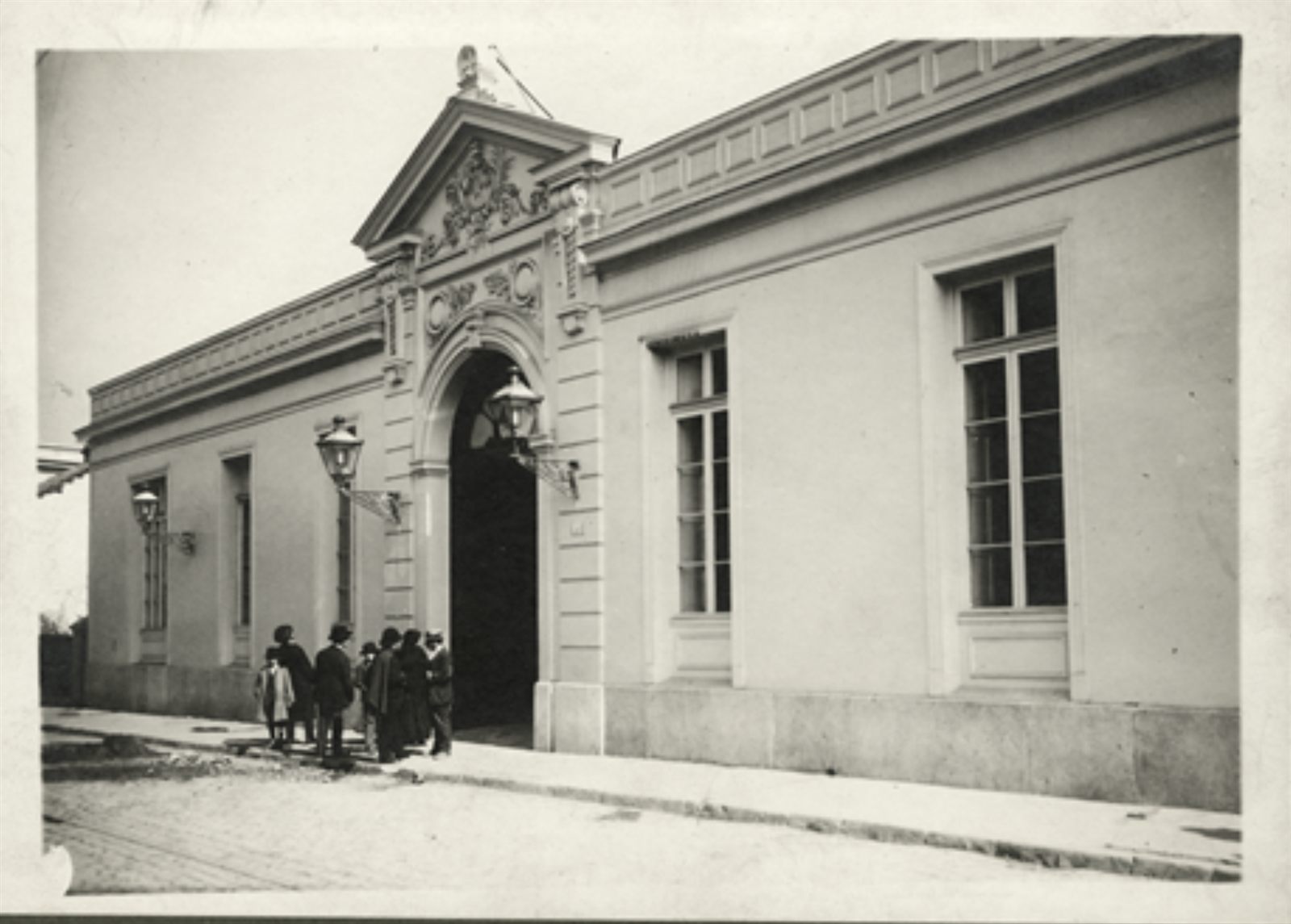Fachada histórica de la Posta Central (Asistencia Pública), inicios del siglo XX